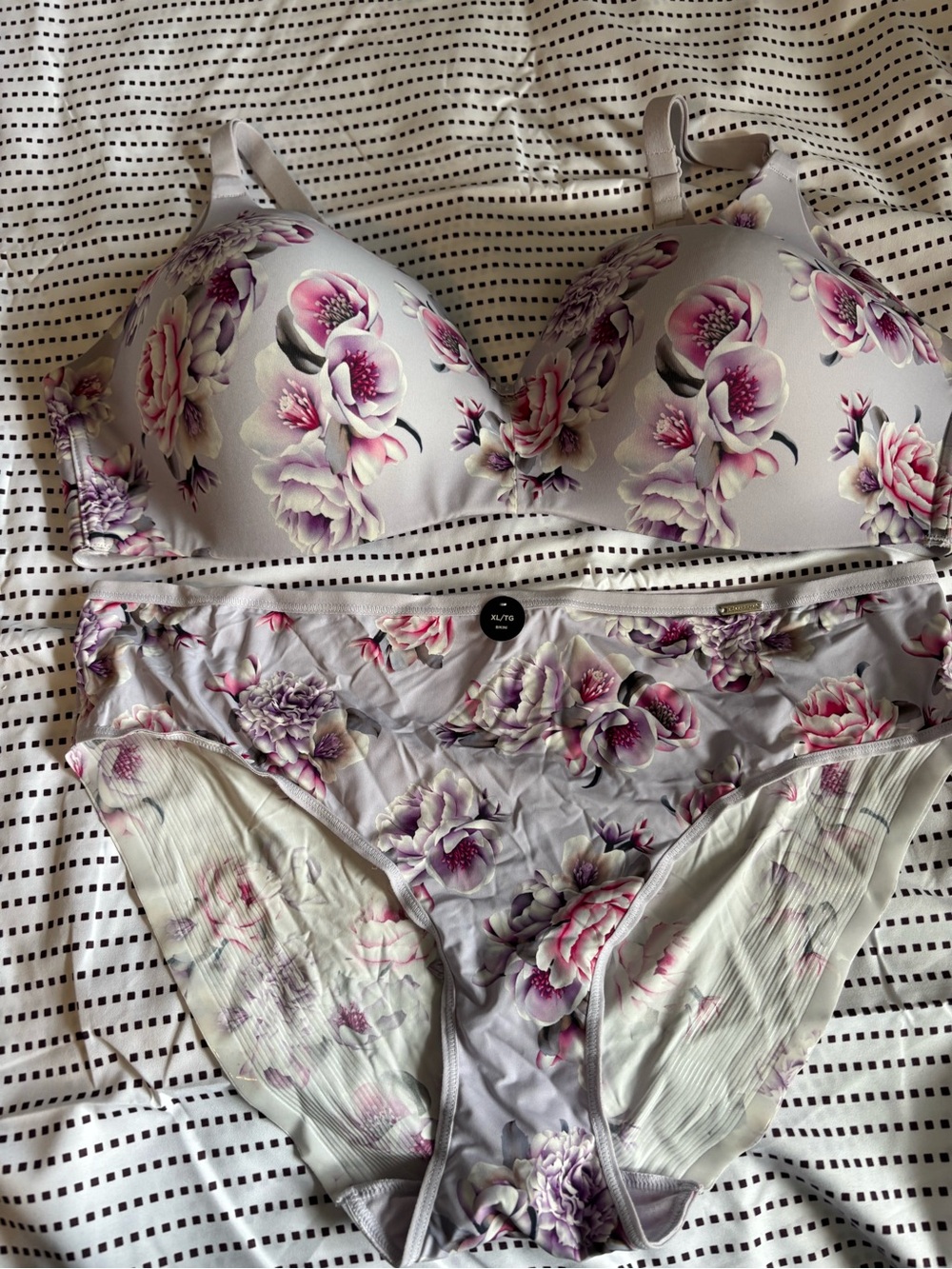 La Vie En Rose Floral Underwire Bra & Bikini Set — Lavender, Pink, Purple